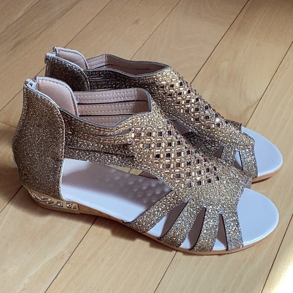 Women’s gold colored sparkly sandals, size 39